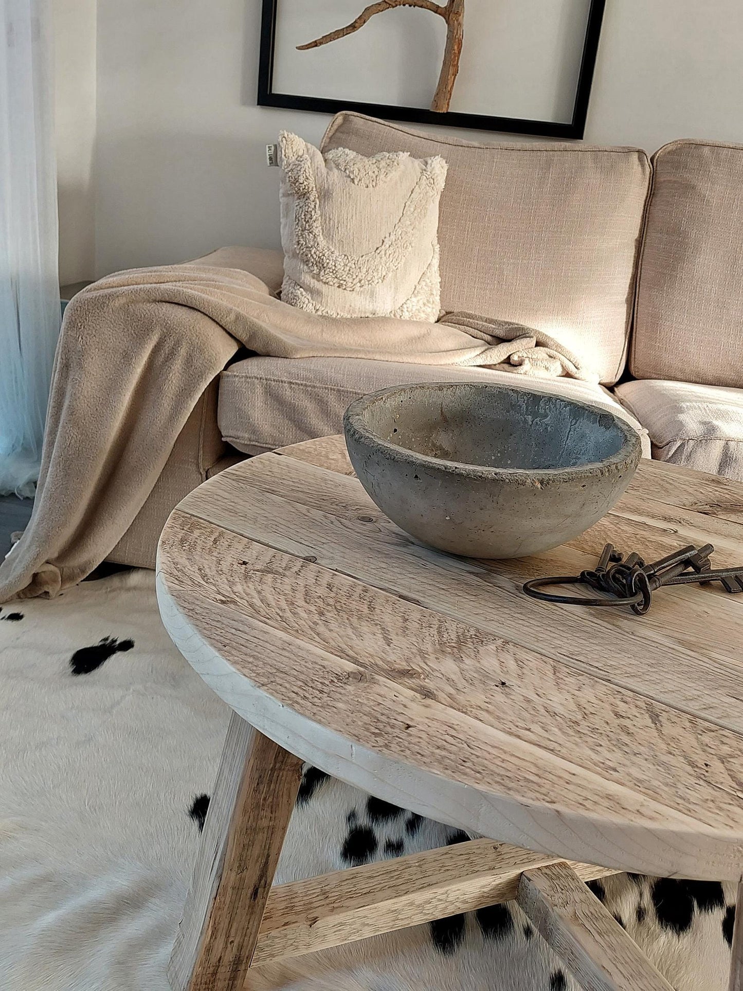 Round Rustic Wooden Coffee Table / Reclaimed Wood Center Table/Farmhouse Living Room Decor /Handmade Solid Wood Table