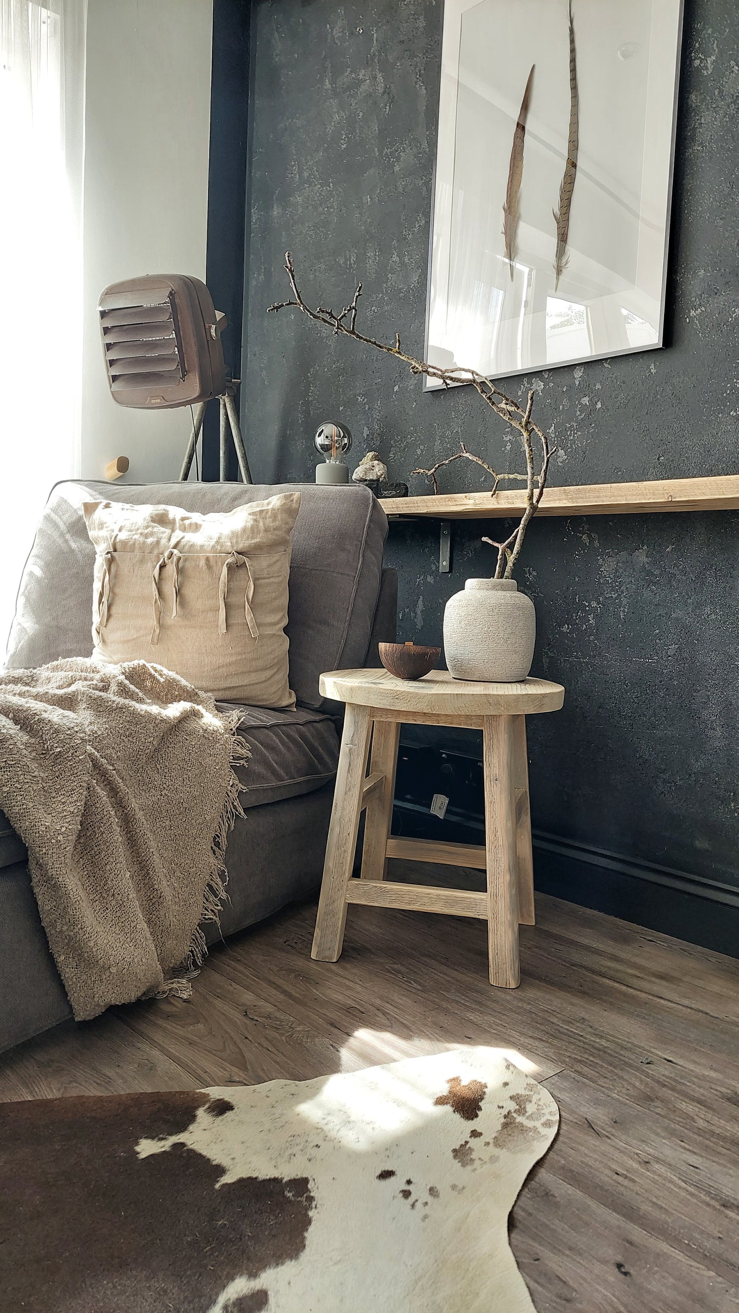Stools & side tables
