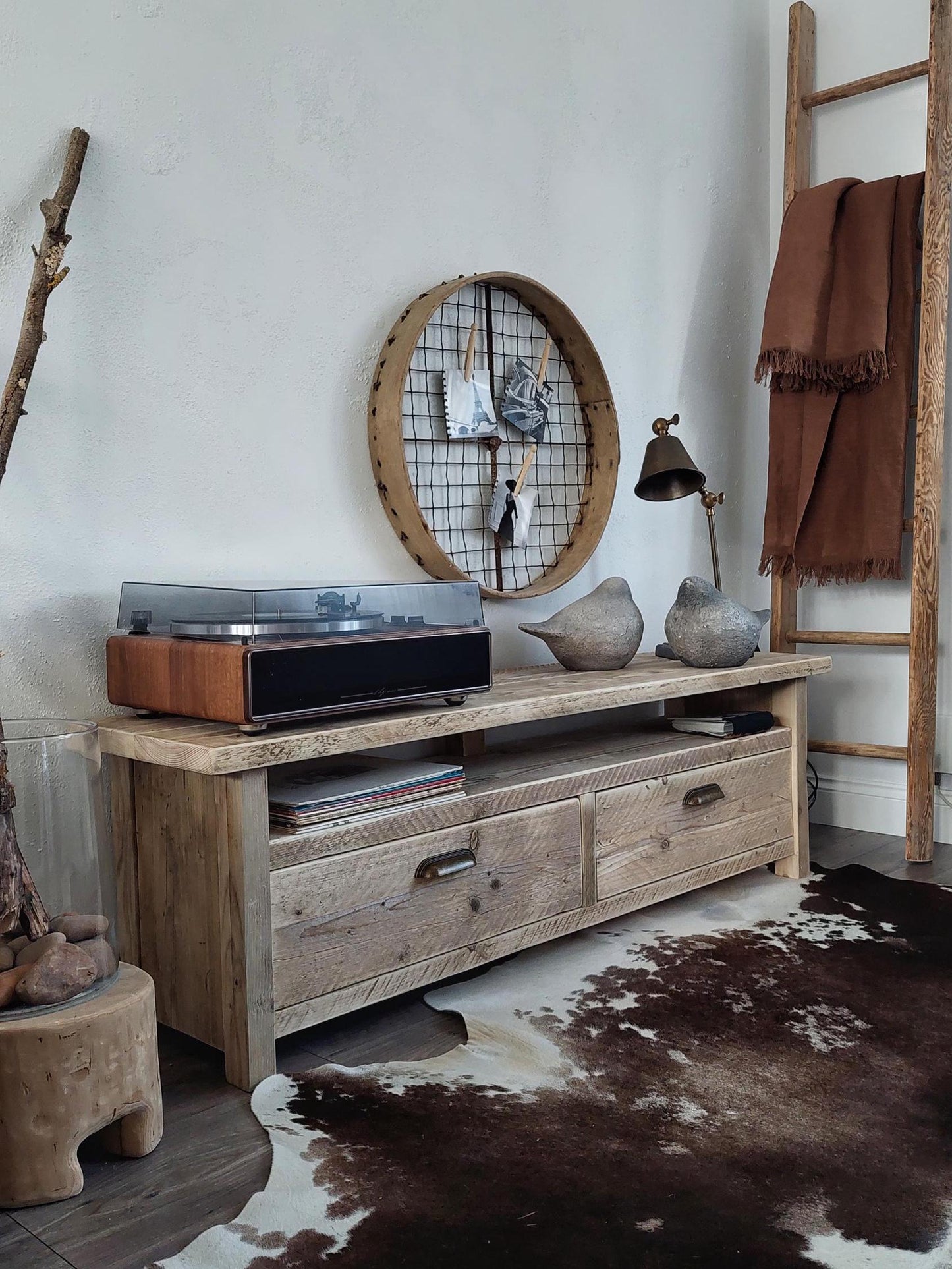 Rustic Reclaimed Wood TV Stand / Wooden TV Unit with Shelf / Vintage-Inspired Console with Storage for Living Room & Bedroom