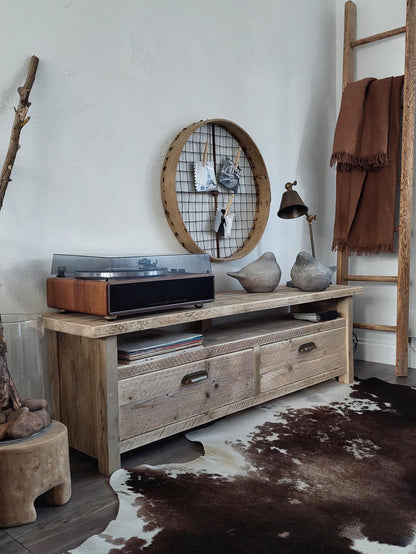Rustic Reclaimed Wood TV Stand / Wooden TV Unit with Shelf / Vintage-Inspired Console with Storage for Living Room & Bedroom