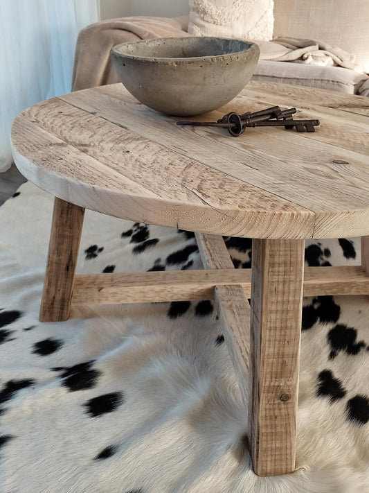 Round Rustic Wooden Coffee Table / Reclaimed Wood Center Table/Farmhouse Living Room Decor /Handmade Solid Wood Table