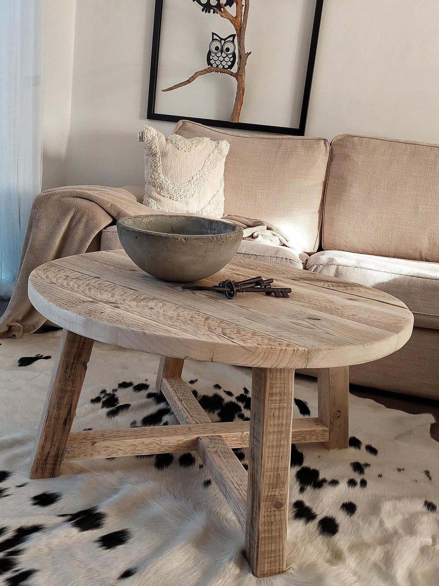 Round Rustic Wooden Coffee Table / Reclaimed Wood Center Table/Farmhouse Living Room Decor /Handmade Solid Wood Table